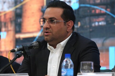 دولت منابع مالی را به سوی ابتدای زنجیره فولاد سوق دهد محسن مصطفی پور