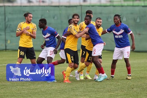 تصاویری از نبرد سپاهان و تیم غنایی با برتری طلایی‌پوشان