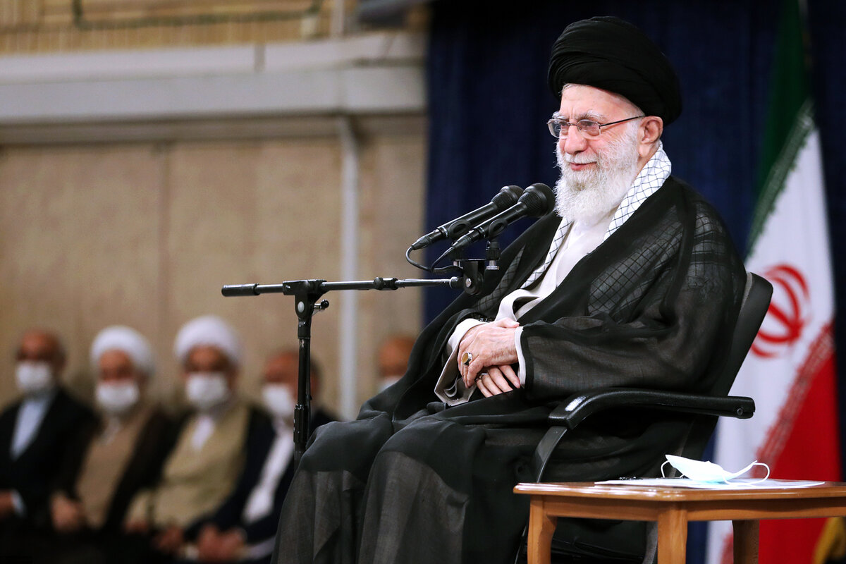 اگر در حوزه از اهمیت تبلیغ غفلت شود دچار استحاله فرهنگی می‌شویم