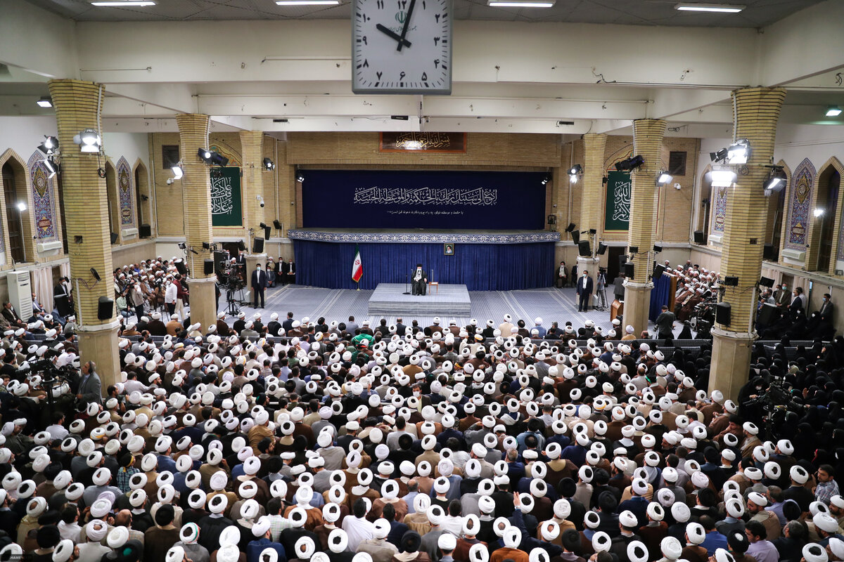 اگر در حوزه از اهمیت تبلیغ غفلت شود دچار استحاله فرهنگی میشویم