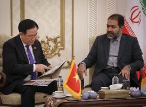 رئیس مجلس ملی ویتنام وارد اصفهان شد
