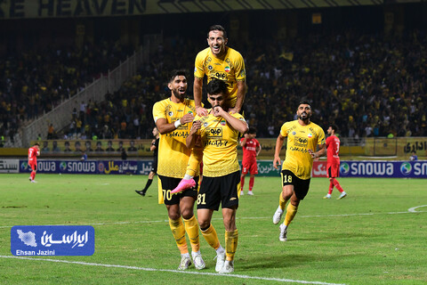 برد شیرین سپاهان در نقش جهان مقابل تراکتور