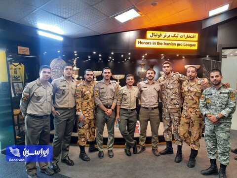 بازدید سربازان قرارگاه صنایع دفاعی اصفهان از موزه باشگاه فولاد مبارکه سپاهان و ورزشگاه نقش جهان