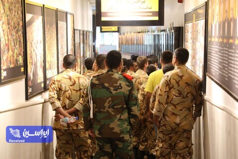 بازدید سربازان قرارگاه صنایع دفاعی اصفهان از موزه باشگاه فولاد مبارکه سپاهان و ورزشگاه نقش جهان