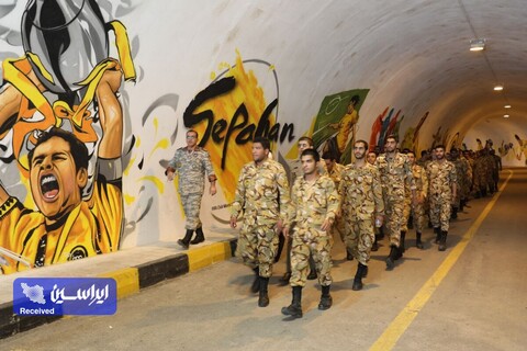 بازدید سربازان قرارگاه صنایع دفاعی اصفهان از موزه باشگاه فولاد مبارکه سپاهان و ورزشگاه نقش جهان