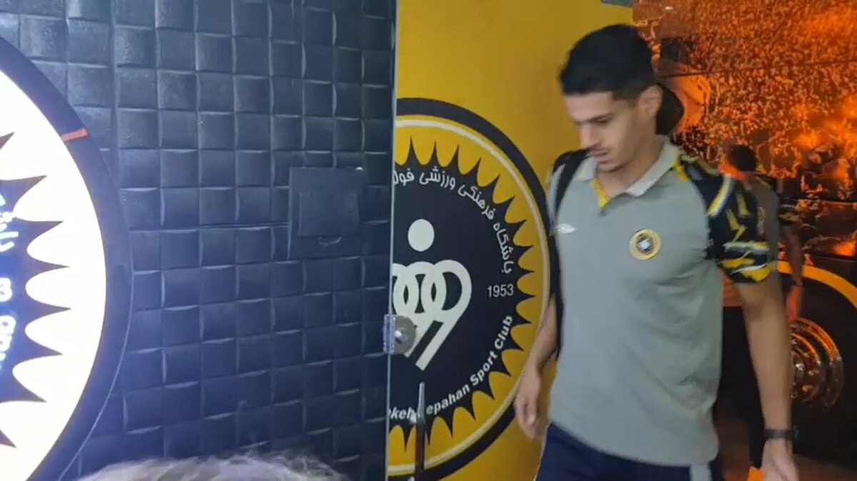 ورود بازیکنان سپاهان به نقش جهان برای نبرد با استقلال