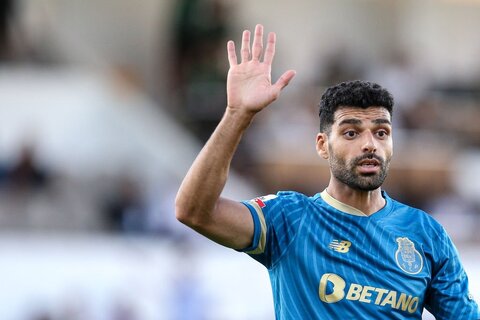 مهدی طارمی در نزدیکترین فاصله به میلان مهدی طارمی