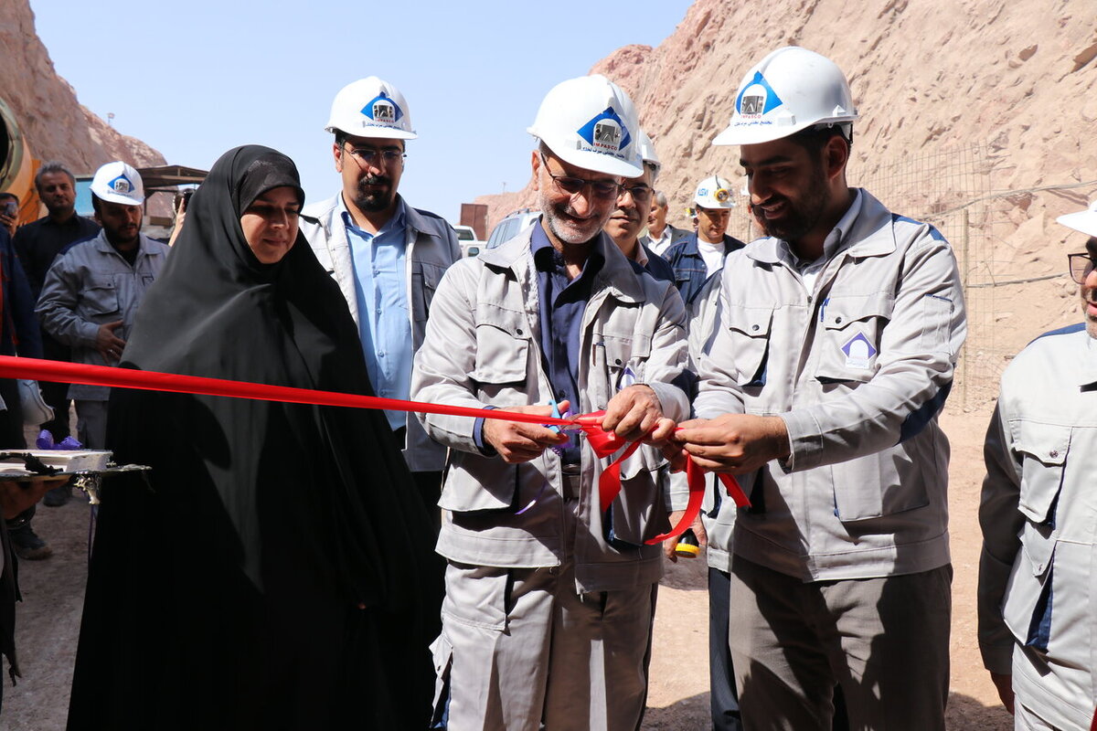 کلنگ زنی سه طرح توسعه‌ای در مجتمع پتاس خوروبیابانک