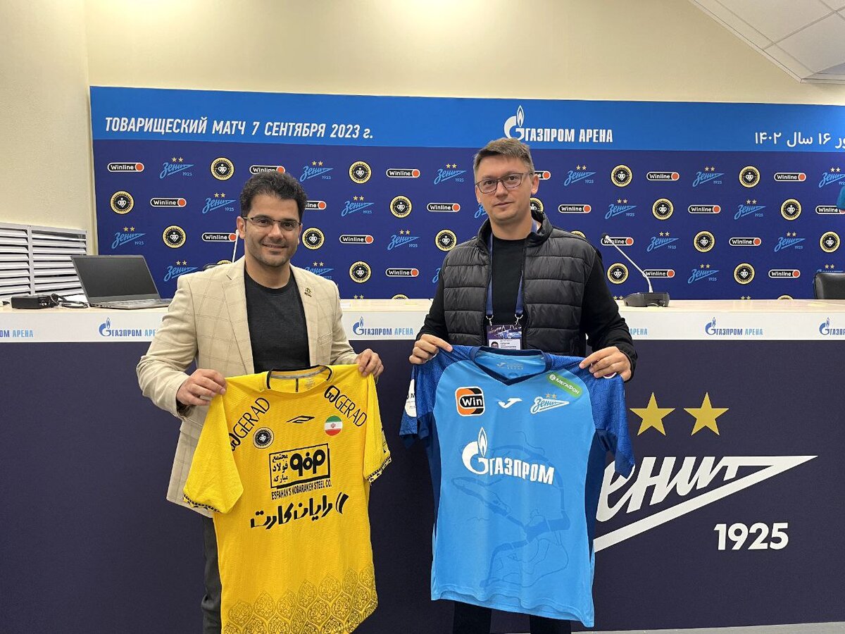 رونمایی از پیراهن سپاهان در نبرد با زنیت