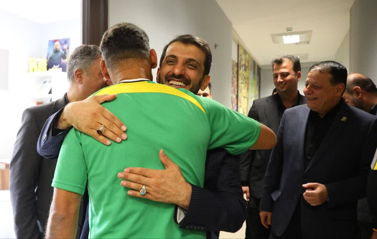 حضور مدیرعامل شرکت فولادمبارکه در تمرین سپاهان/ طیبنیا: جواب کملطفیها را در زمین بدهید