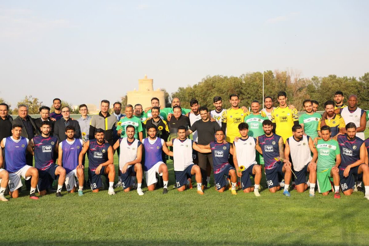 حضور مدیرعامل شرکت فولادمبارکه در تمرین سپاهان/ طیبنیا: جواب کملطفیها را در زمین بدهید