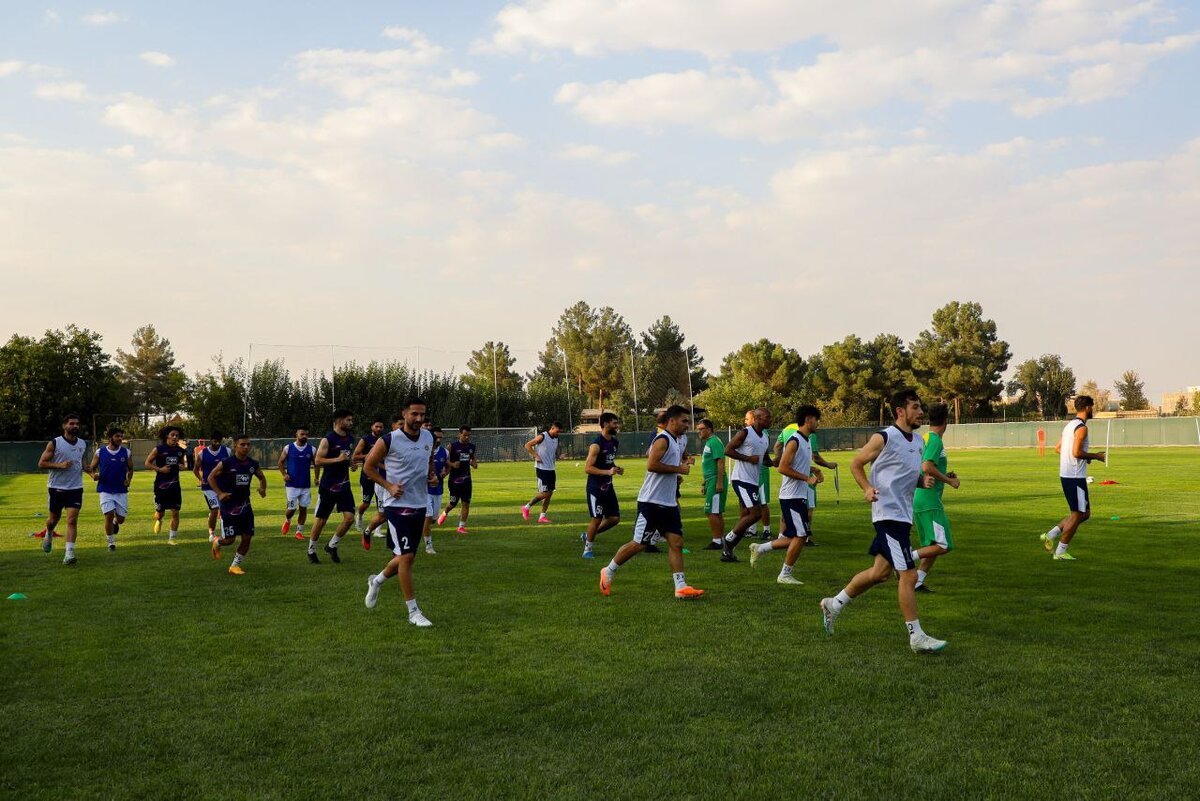 عضو هیئت مدیره باشگاه سپاهان: به خاطر دست خالی‌شان روی یک قرارداد اصلاح شده اینقدر مانور می‌دهند