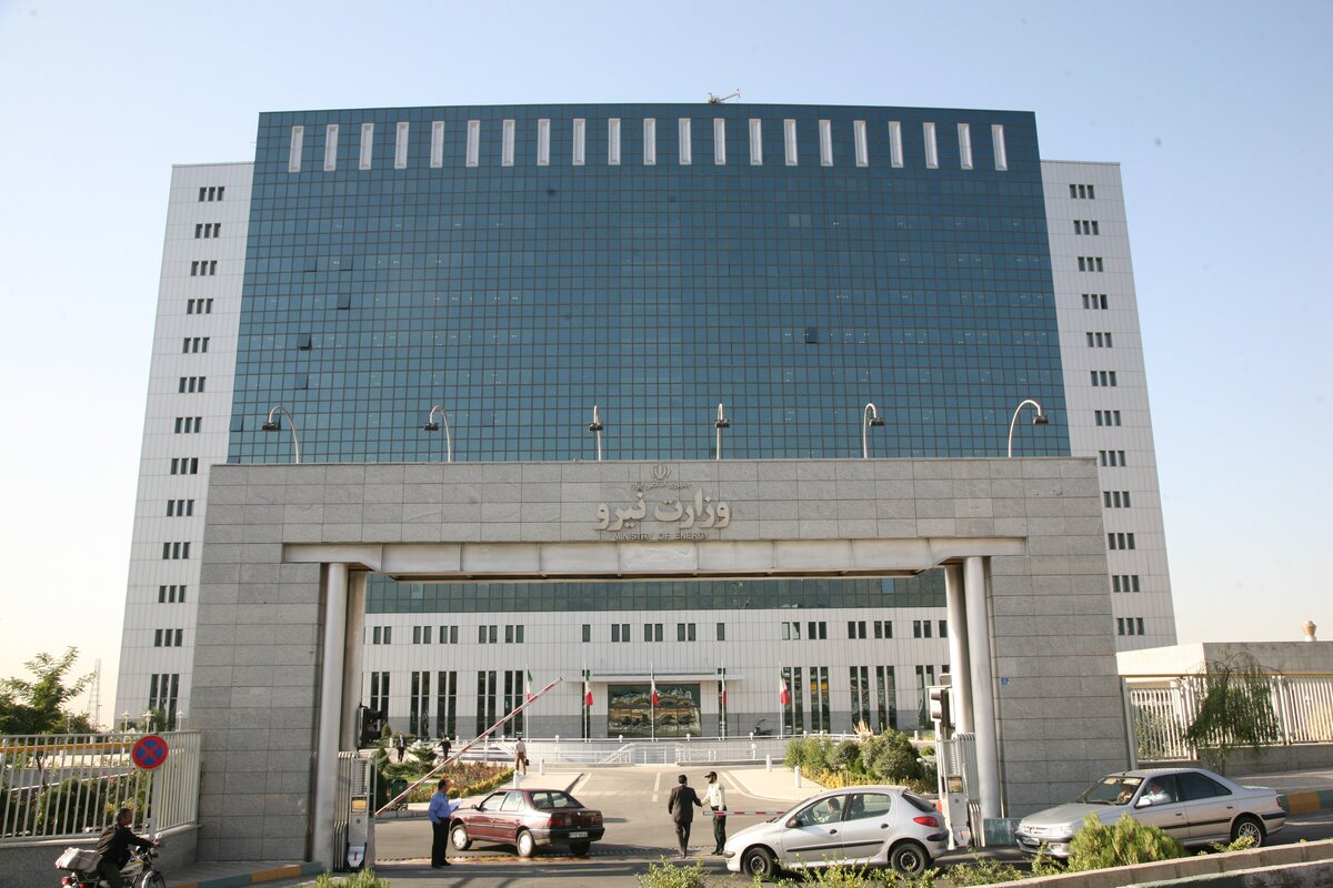 وزارت نیرو پیگیر پرداخت بدهی پیمانکاران