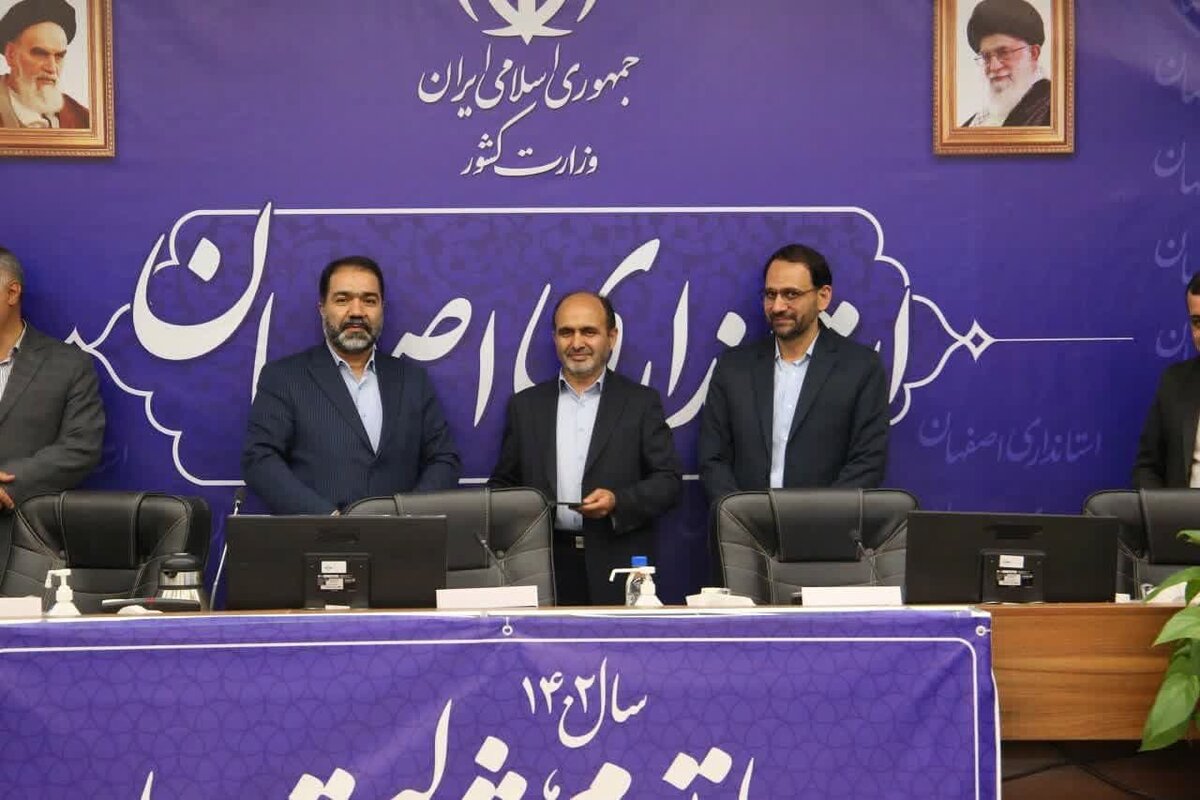 آیین معارفه سرپرست معاونت هماهنگی امور اقتصادی استانداری و تکریم معاون سابق این حوزه، برگزار شد