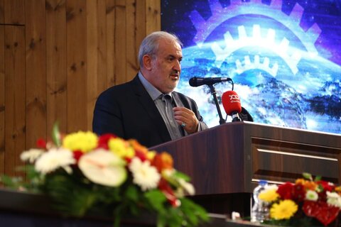 وزیر صمت: جلوگیری از خام فروشی جهت گیری اصلی توسعه صنعتی کشور است وزیر صمت