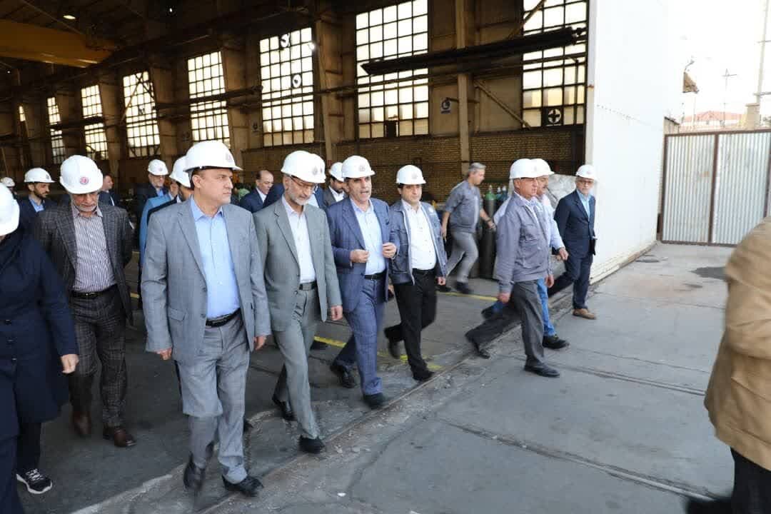 رئیس هیات عامل ایمیدرو از شرکت لکوموتیو مپنا بازدید کرد