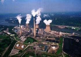 حدود ۴۰ درصد از نیروگاه‌های آمریکا وابسته به زغال‌سنگ است