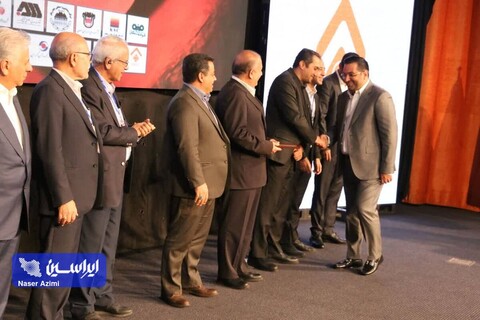 اعطای جایزه برترین مدیر فولادی به مدیرعامل شرکت فولاد غدیر نی ریز کنفرانس استیل پرایس