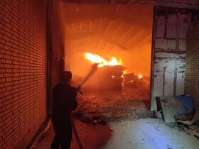 آتش‌سوزی کارگاه تولیدی مبل در اصفهان اطفا شد