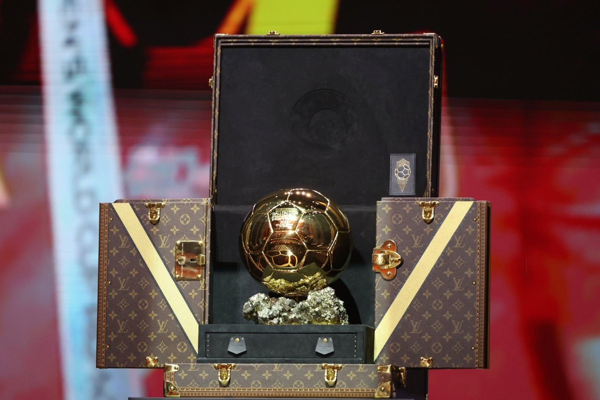 لیونل مسی برای هشتمین مرتبه توپ‌طلا برد