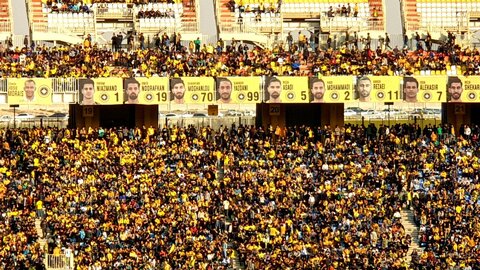 تشویق بازیکنان سپاهان توسط هواداران