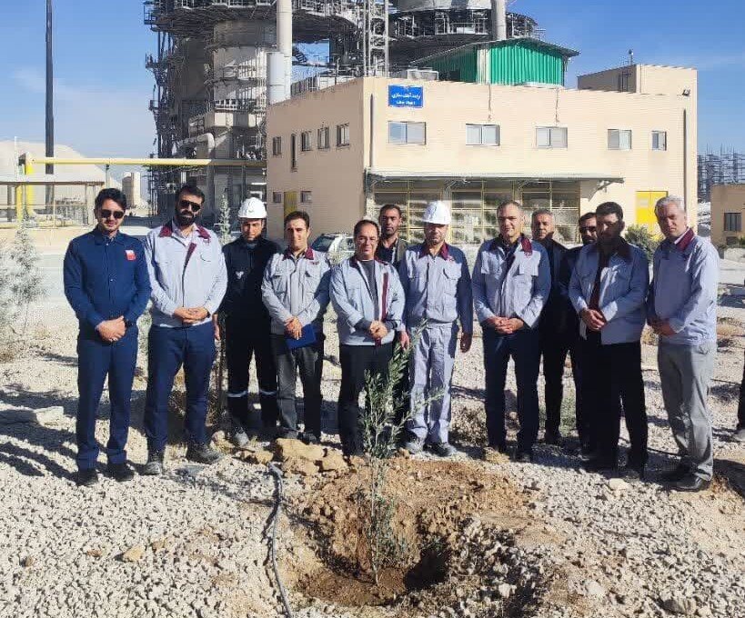کاشت نهال «مقاومت» در فولادسنگ مبارکه 