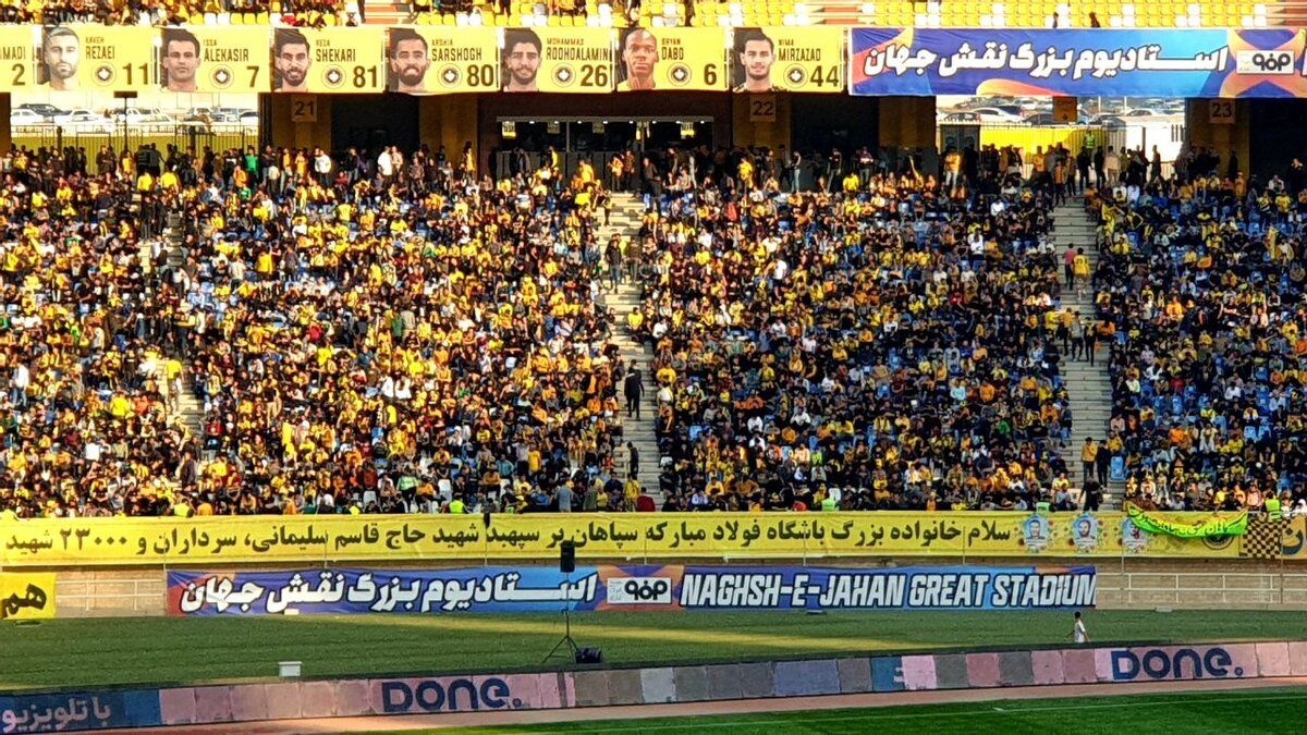 شور و هیجان هواداران سپاهان پیش از دیدار با پرسپولیس