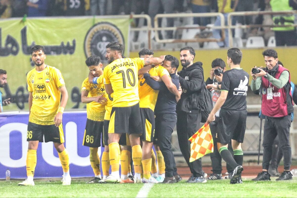 سپاهان طلسم پرسپولیس را با سوپرگل شکست/ رقص طلاییها در نقشجهان