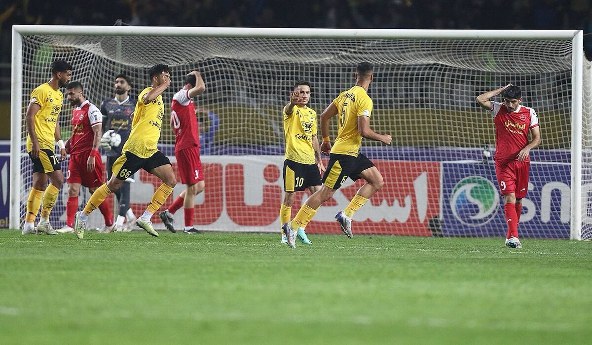 سپاهان طلسم پرسپولیس را با سوپرگل شکست/ رقص طلایی‌ها در نقش‌جهان