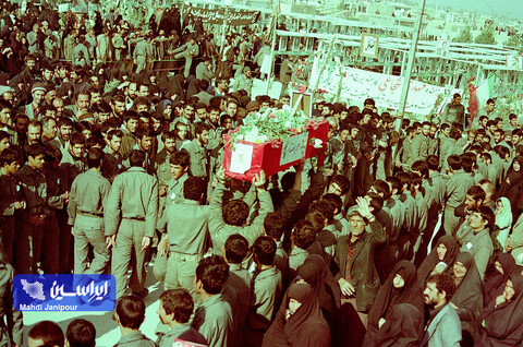 تشییع شهدا در ۲۵ آبان