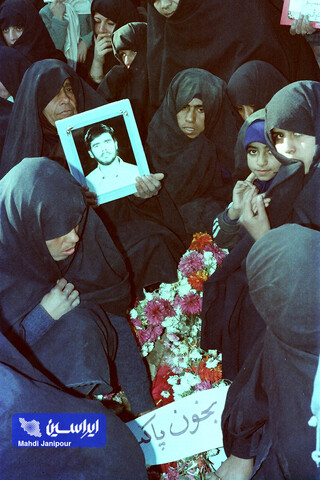 تشییع شهدا در ۲۵ آبان