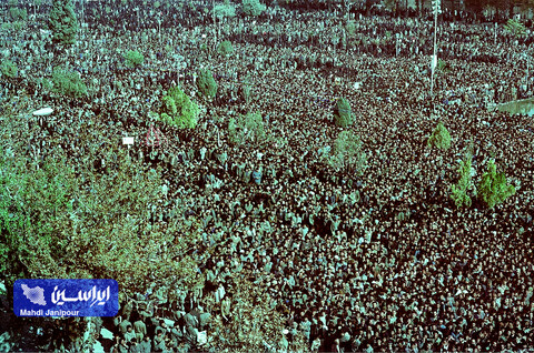 روزی به رنگ لاله‌ها؛ عکس‌های کمتر دیده شده از حماسه مردم اصفهان در سال ۶۱