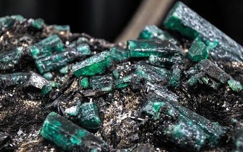 کشف معادن زمرد در پنجشیر افغانستان زمرد