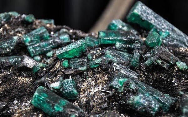 کشف معادن زمرد در پنجشیر افغانستان