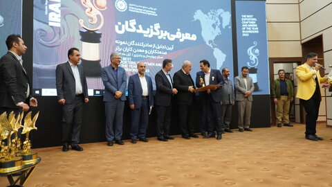 تجلیل از شرکت ورق خودرو چهارمحال و بختیاری بهعنوان صادرکننده نمونه تجلیل از ورق خودرو