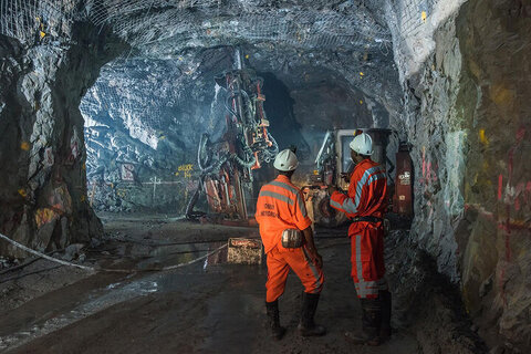 اینجا معادن طزره؛ «مرگ» از «نان» به شما نزدیکتر است معدن طرزه