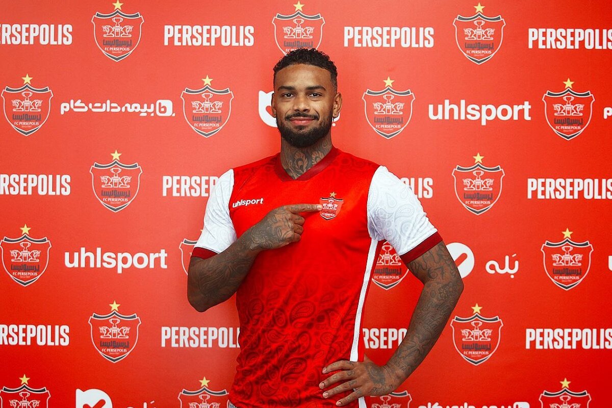 مهاجم پرحاشیه به پرسپولیس برمی‌گردد؟