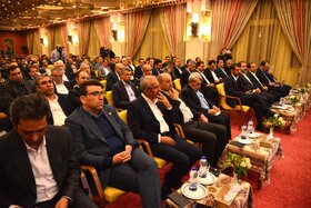 نشست صمیمانه بازار سرمایه، نهادهای مالی و صندوقهای سرمایهگذاری و فعالان اقتصادی استان اصفهان