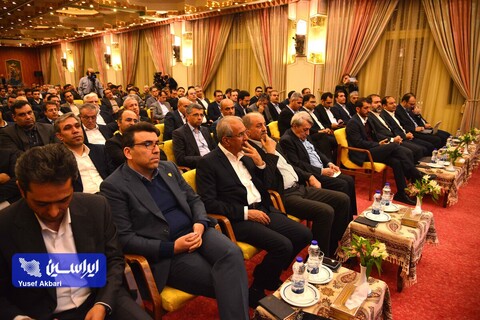 نشست صمیمانه بازار سرمایه، نهادهای مالی و صندوق‌های سرمایه‌گذاری و فعالان اقتصادی استان اصفهان