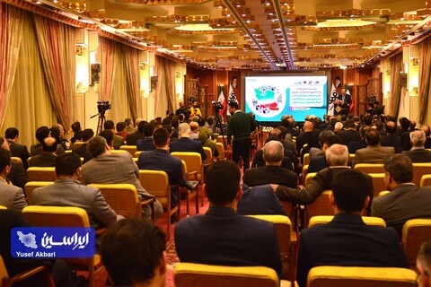 نشست صمیمانه بازار سرمایه، نهادهای مالی و صندوق‌های سرمایه‌گذاری و فعالان اقتصادی استان اصفهان