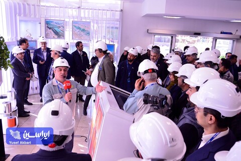 نشست صمیمانه فعالان بازار سرمایه با مدیران فولاد مبارکه