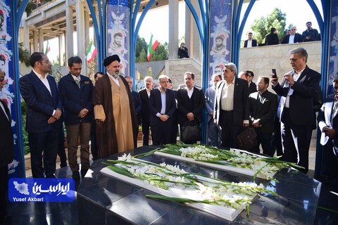 نشست صمیمانه فعالان بازار سرمایه با مدیران فولاد مبارکه