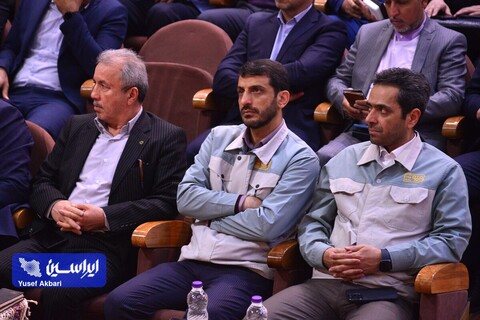 نشست صمیمانه فعالان بازار سرمایه با مدیران فولاد مبارکه