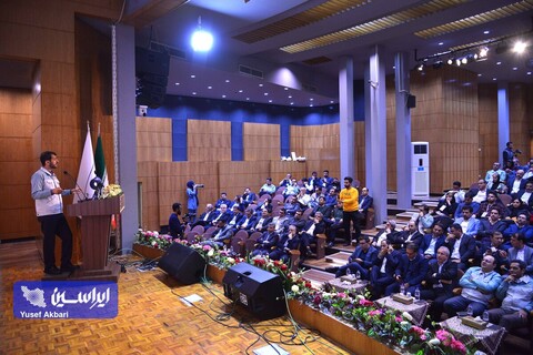 نشست صمیمانه فعالان بازار سرمایه با مدیران فولاد مبارکه