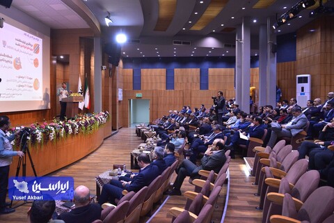 نشست صمیمانه فعالان بازار سرمایه با مدیران فولاد مبارکه