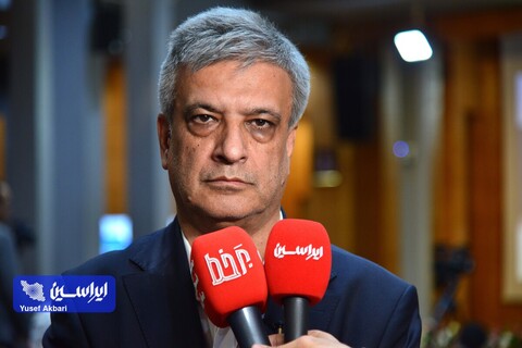 نشست صمیمانه فعالان بازار سرمایه با مدیران فولاد مبارکه