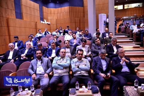 نشست صمیمانه فعالان بازار سرمایه با مدیران فولاد مبارکه