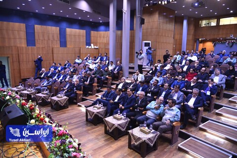 نشست صمیمانه فعالان بازار سرمایه با مدیران فولاد مبارکه