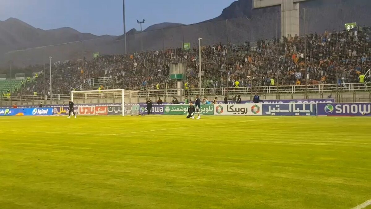  حل مشکلات ورزشگاه فولادشهر در دستور کار قرار داد