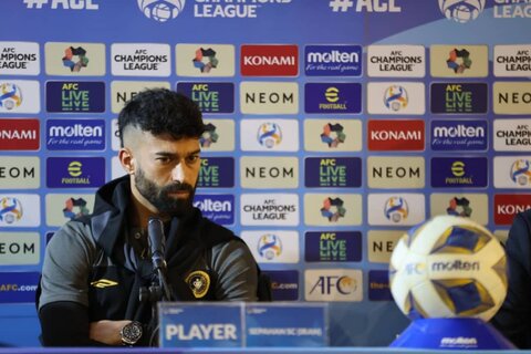 رضاییان: بازیکنان سپاهان به این زودی عقب نمیکشند
 رامین رضاییان